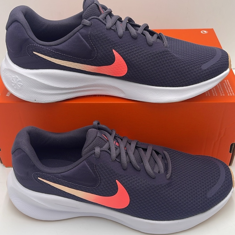 NIKE Men’s REVOLUTION 7
DK RAISIN/CRIMSON TINT-WHITE-HOT PUNCH
Style FB2208-500 - Picture 2 of 16